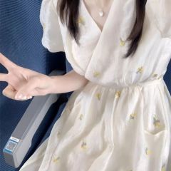 法式碎花连衣裙女夏季2025新款气质收腰显瘦泡泡袖刺绣仙女长裙子