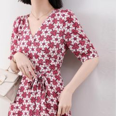 法式复古气质v领显白茶歇裙 2024夏季新款洋气减龄显瘦碎花连衣裙